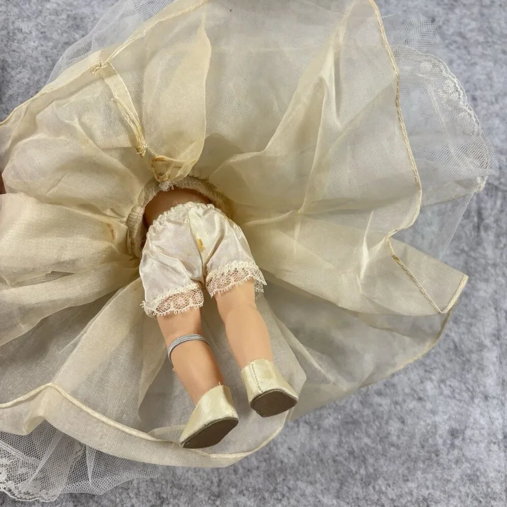 Vintage 1980s Madame Alexander Storyland / Miniature Showcase Bride Doll 435 8